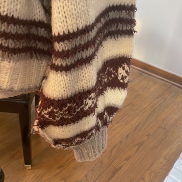 Cropped FREE PEOPLE Sweater L | FREE PEOPLE SWEATER SIZE L | Super cute | NWT - Picture 5 of 9